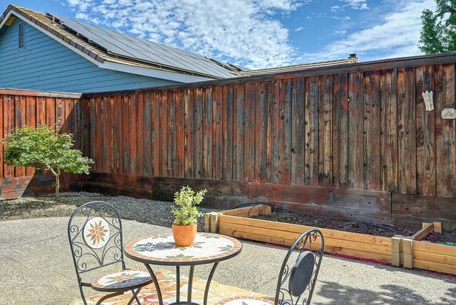 5937 Blackstone Dr, Rocklin, CA 95765