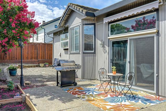 5937 Blackstone Dr, Rocklin, CA 95765