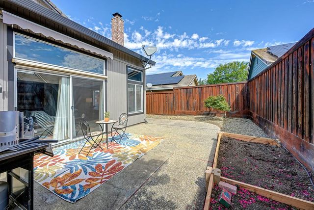 5937 Blackstone Dr, Rocklin, CA 95765