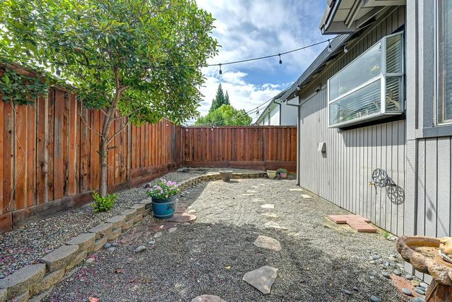 5937 Blackstone Dr, Rocklin, CA 95765