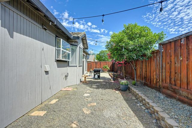 5937 Blackstone Dr, Rocklin, CA 95765