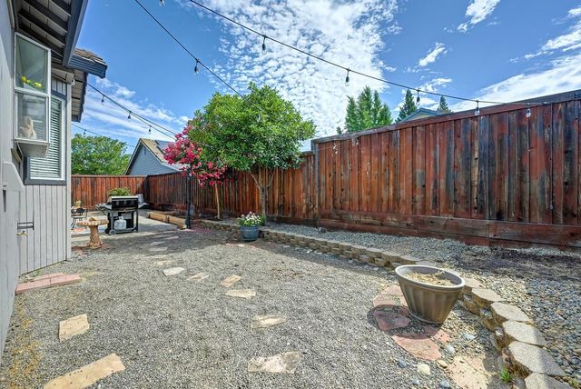 5937 Blackstone Dr, Rocklin, CA 95765