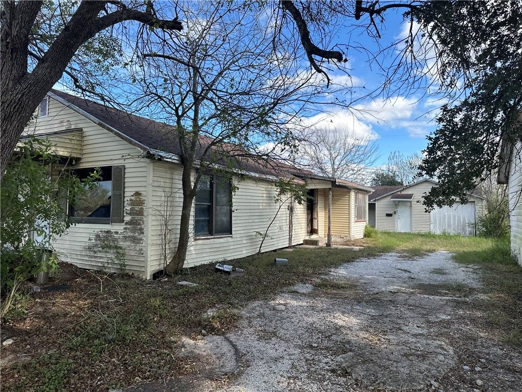 510 James St, Refugio, TX 78377 — photo 3