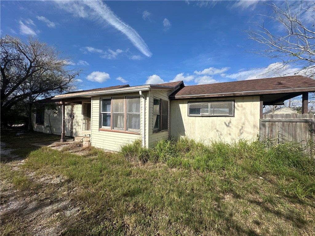 510 James St, Refugio, TX 78377 — photo 4
