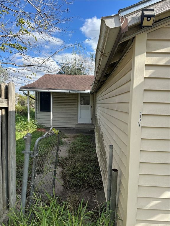 510 James St, Refugio, TX 78377 — photo 5