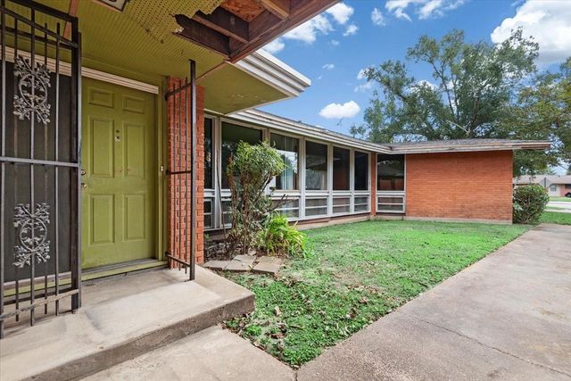 110 Elm Street, Prairie View, TX 77446