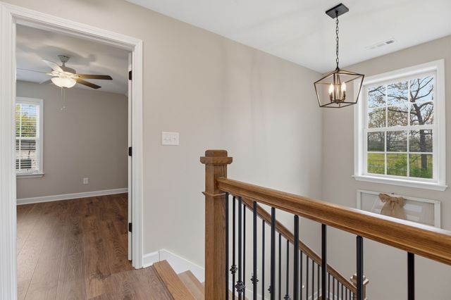 15 Nature Ridge Rd, Tullahoma, TN 37388