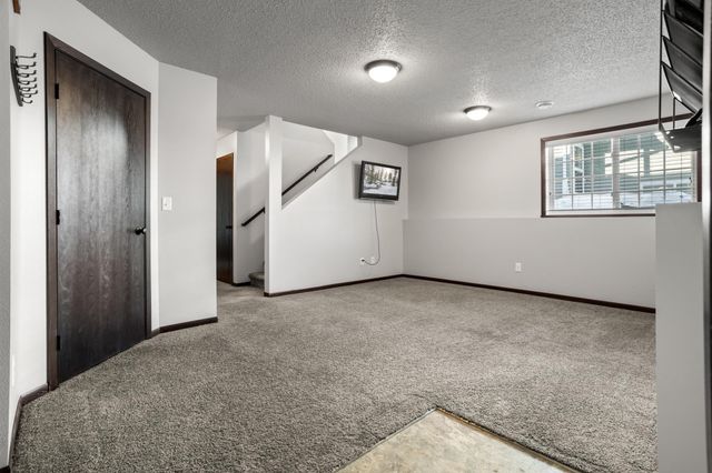 405 5th Street E, Horace, ND 58047