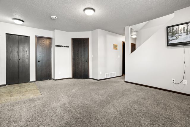 405 5th Street E, Horace, ND 58047