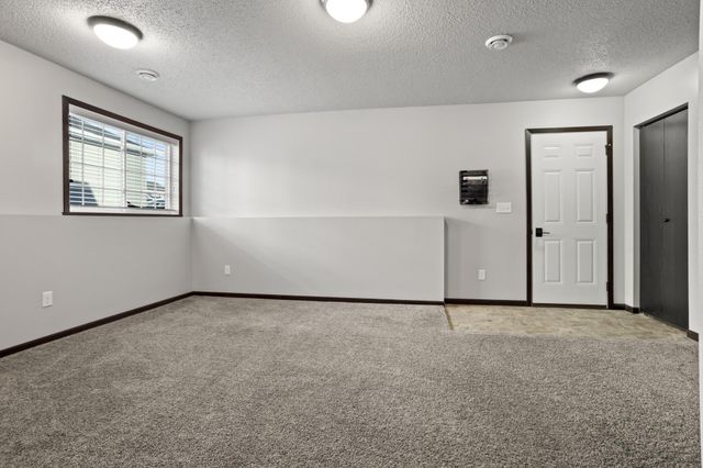 405 5th Street E, Horace, ND 58047