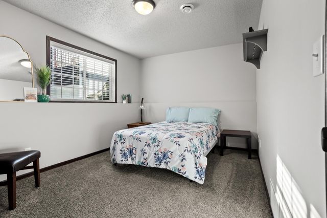 405 5th Street E, Horace, ND 58047