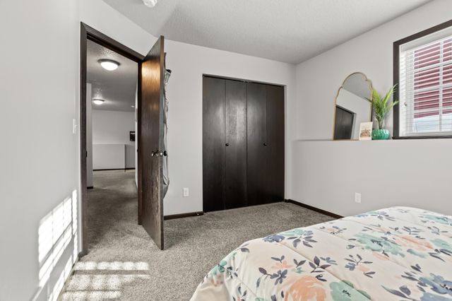 405 5th Street E, Horace, ND 58047