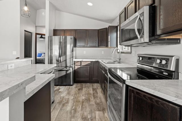 405 5th Street E, Horace, ND 58047