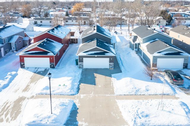 405 5th Street E, Horace, ND 58047