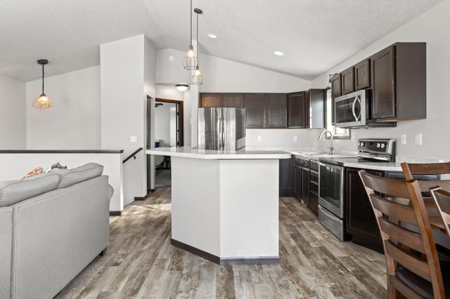 405 5th Street E, Horace, ND 58047