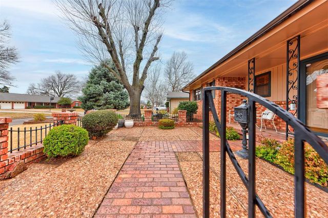 115 Briarwood Street, Moore, OK 73160