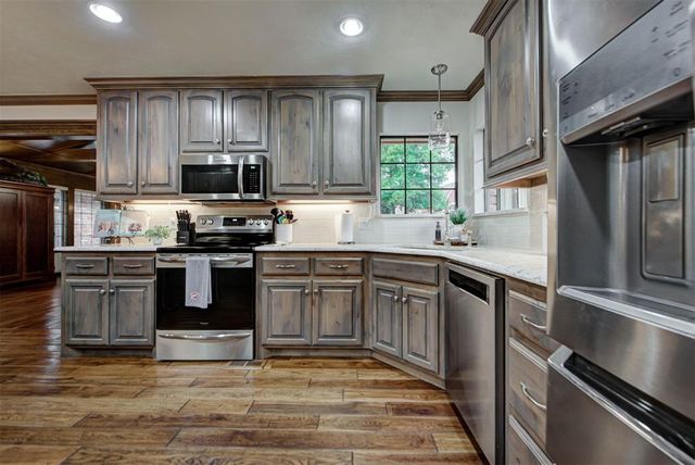 115 Briarwood Street, Moore, OK 73160