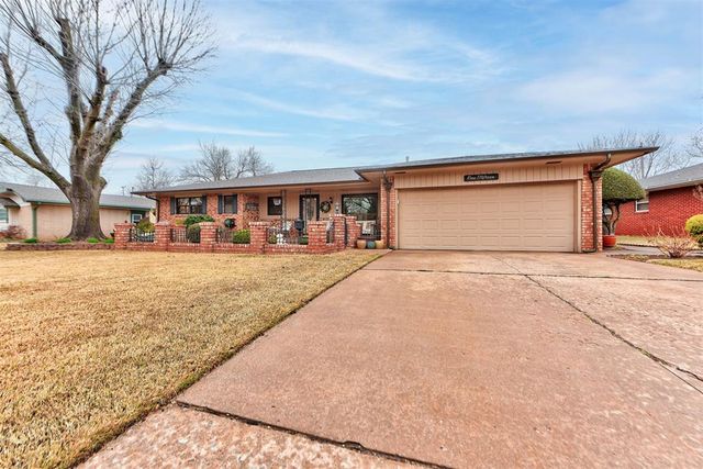 115 Briarwood Street, Moore, OK 73160