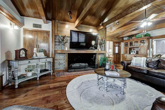 115 Briarwood Street, Moore, OK 73160