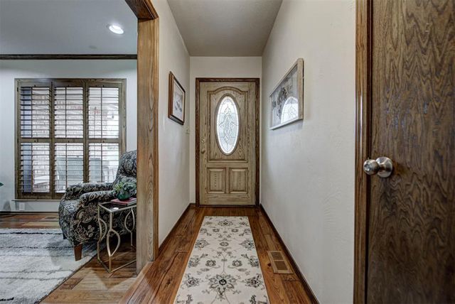 115 Briarwood Street, Moore, OK 73160