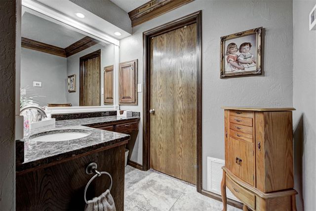 115 Briarwood Street, Moore, OK 73160