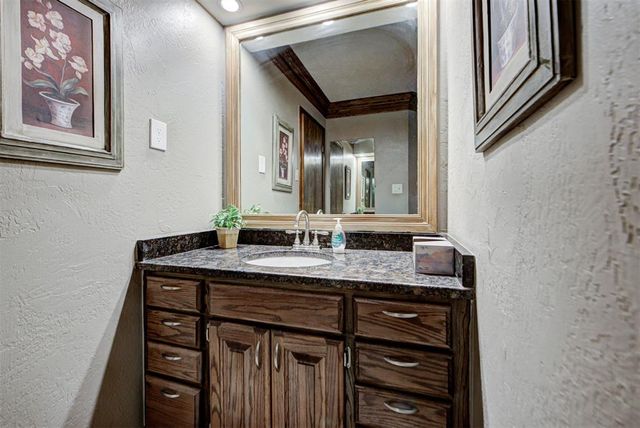 115 Briarwood Street, Moore, OK 73160
