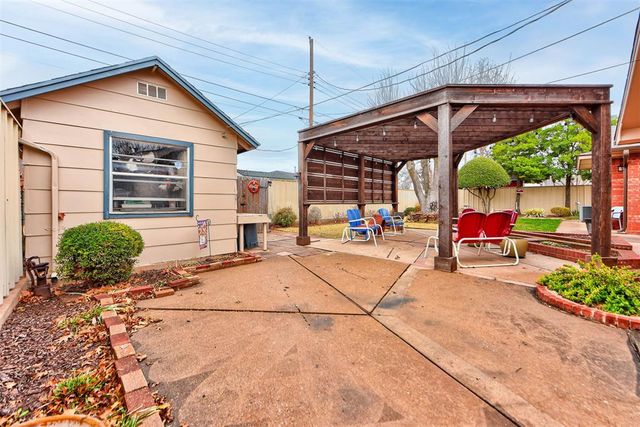 115 Briarwood Street, Moore, OK 73160