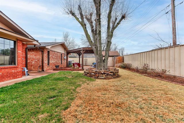 115 Briarwood Street, Moore, OK 73160
