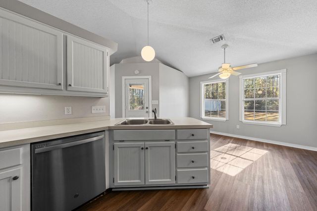 2528 Hilton Drive, Navarre, FL 32566