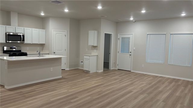 7801 Spiderman Dr, Corpus Christi, TX 78414