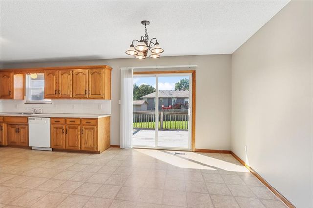 2009 Cypress Way, Pleasant Hill, MO 64080
