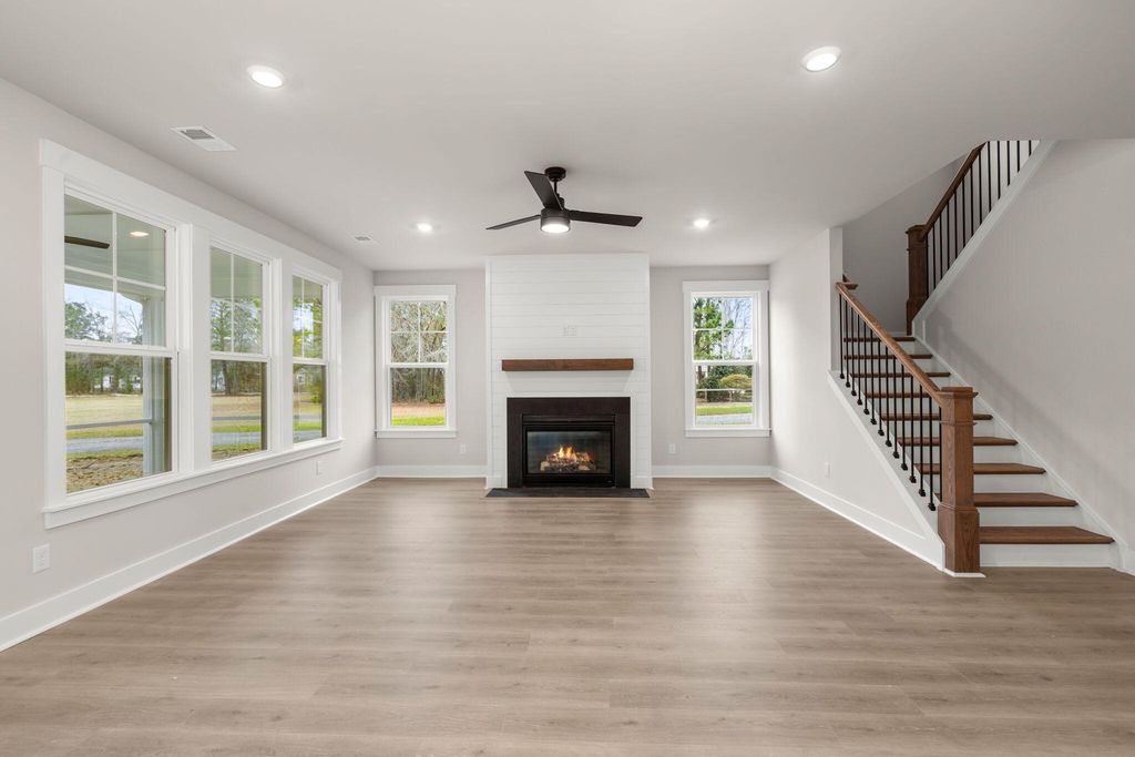 Image 10 of property listing at 1289 Hamlin Road, Mount Pleasant, SC 29466