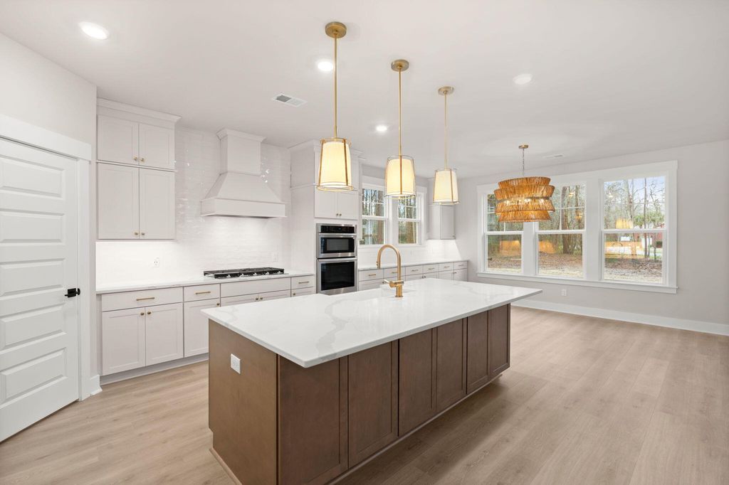 Image 19 of property listing at 1289 Hamlin Road, Mount Pleasant, SC 29466