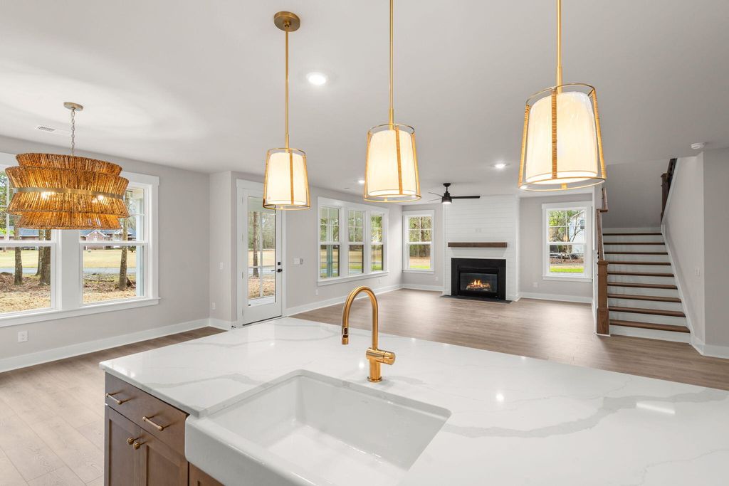 Image 21 of property listing at 1289 Hamlin Road, Mount Pleasant, SC 29466