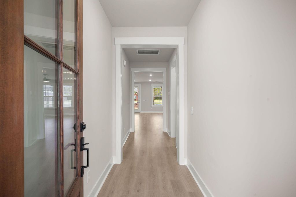 Image 6 of property listing at 1289 Hamlin Road, Mount Pleasant, SC 29466