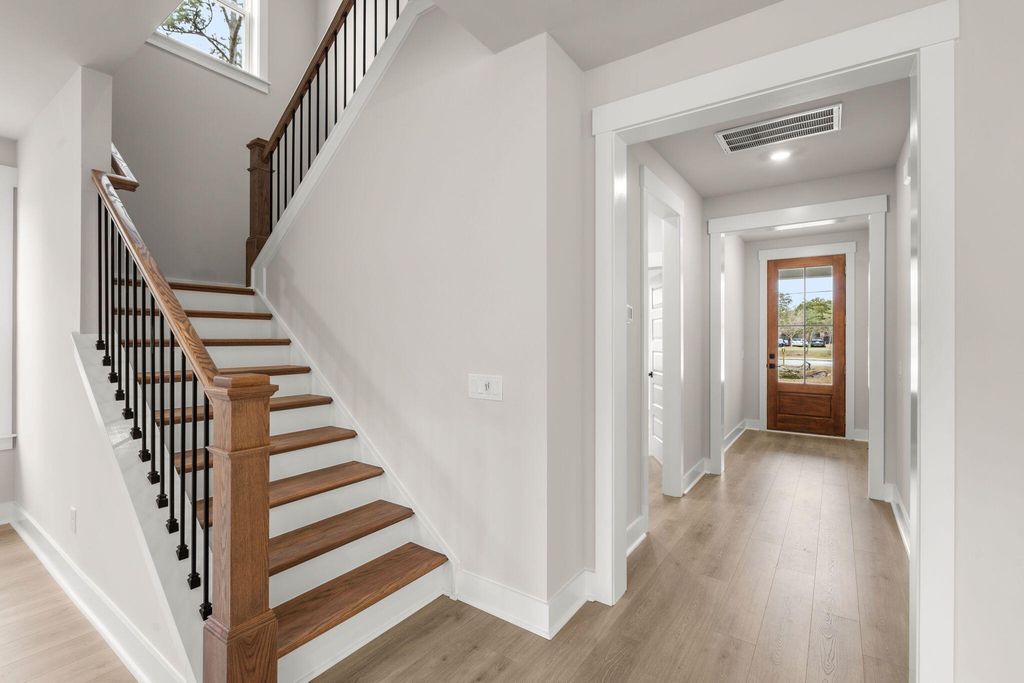 Image 7 of property listing at 1289 Hamlin Road, Mount Pleasant, SC 29466