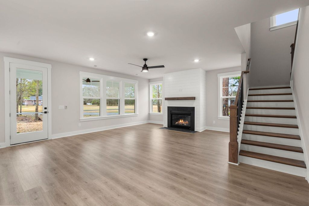 Image 8 of property listing at 1289 Hamlin Road, Mount Pleasant, SC 29466