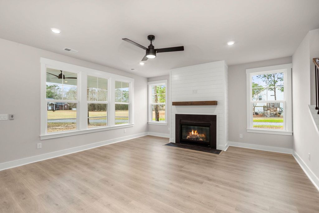 Image 9 of property listing at 1289 Hamlin Road, Mount Pleasant, SC 29466