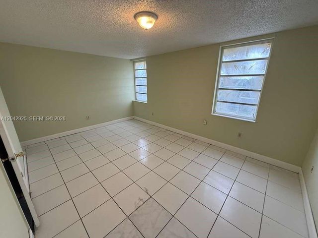 1900 W 68th St G308, Hialeah, FL 33014