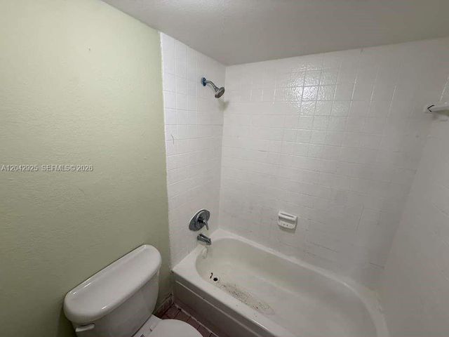 1900 W 68th St G308, Hialeah, FL 33014