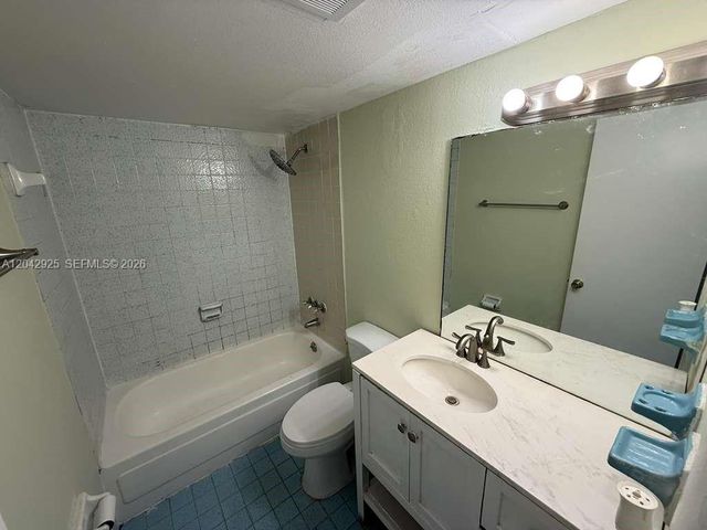 1900 W 68th St G308, Hialeah, FL 33014