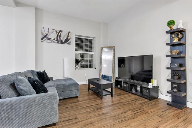 39 Webster St 204, Pawtucket, RI 02860