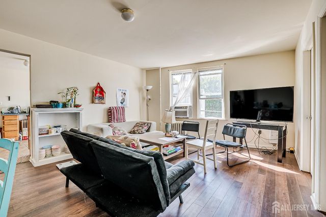 172 Hamilton Street, New Brunswick, NJ 08901