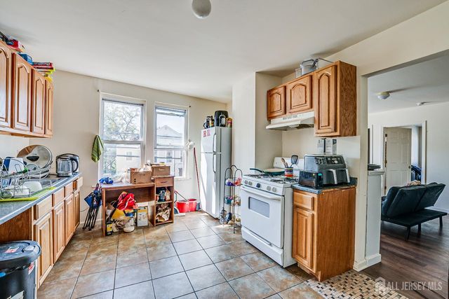 172 Hamilton Street, New Brunswick, NJ 08901