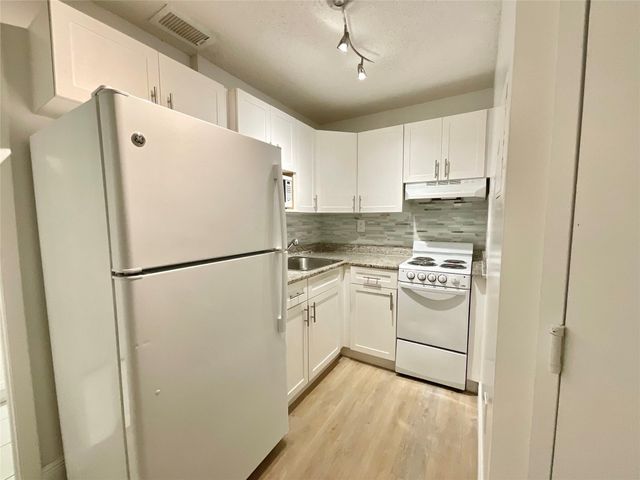 9517 Fontainebleau Boulevard 521-228, Miami, FL 33172
