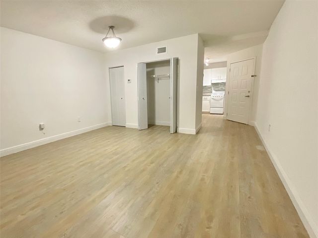 9517 Fontainebleau Boulevard 521-228, Miami, FL 33172