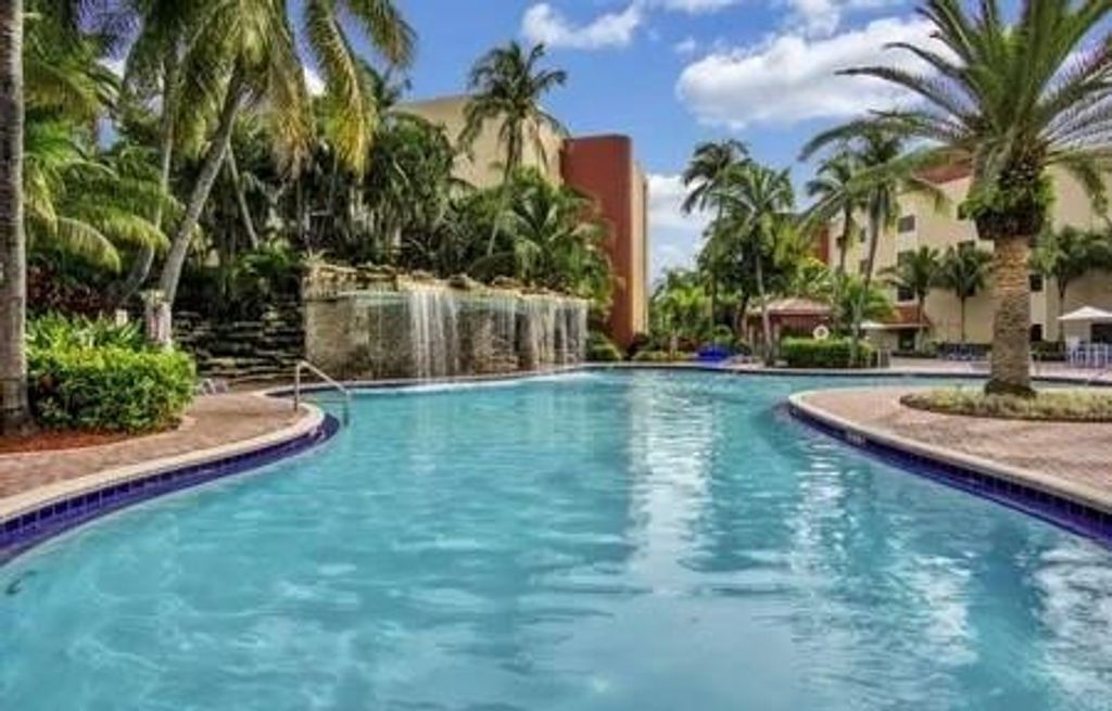 9517 Fontainebleau Boulevard 521-228, Miami, FL 33172