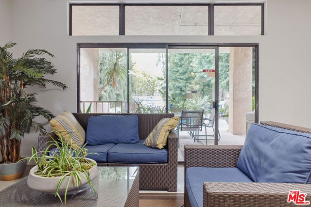832 Palm Avenue 206, West Hollywood, CA 90069