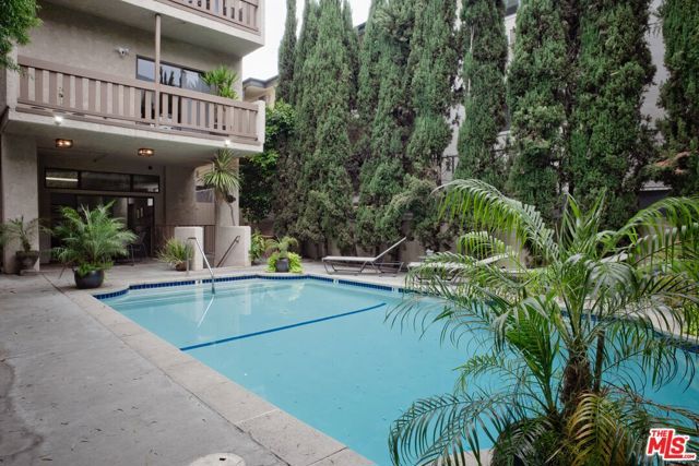 832 Palm Avenue 206, West Hollywood, CA 90069