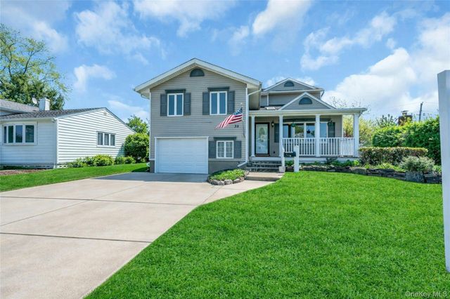 35 Peachtree Lane, Hicksville, NY 11801